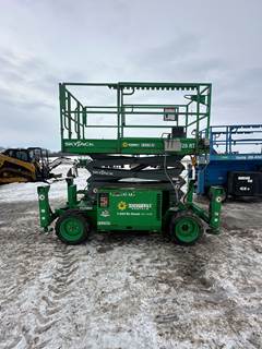 2015 Skyjack 6826 RT 4WD Scissor Lift