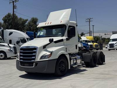Freightliner Cascadia 126 Day Cab Truck - Detroit 435HP, 12 Speed Dt12 Automatic