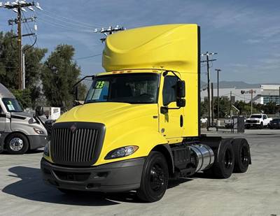 International RH Day Cab Truck - 410HP, Automatic
