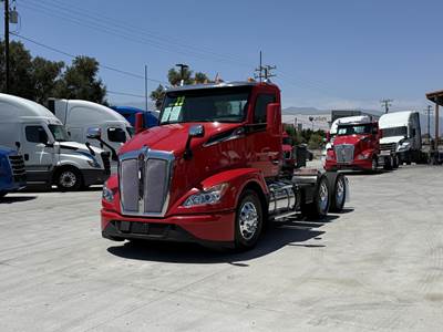 Kenworth T680 Day Cab Truck - Paccar 455HP, 12 Speed Amt