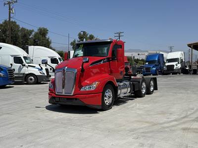 Kenworth T680 Day Cab Truck - Paccar 455HP, 12 Speed Dt12 Amt