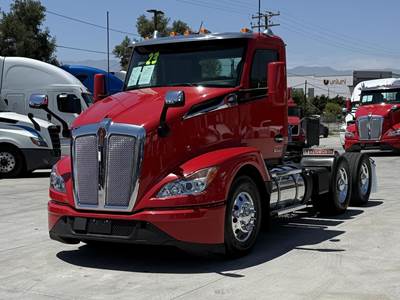 Kenworth T680 Day Cab Truck - Paccar 455HP, 12 Speed Amt