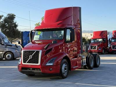 Volvo VNR64T300 Day Cab Truck - 425HP, Automatic