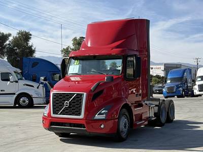 Volvo VNR64T300 Day Cab Truck - D13 425HP, Automatic