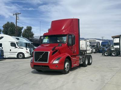 Volvo VNR64T300 Day Cab Truck - D13 425HP, Automatic