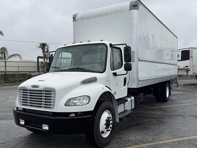 Freightliner M2 106 26 ft Box Truck - 220HP, Automatic, Roll up Door, Liftgate