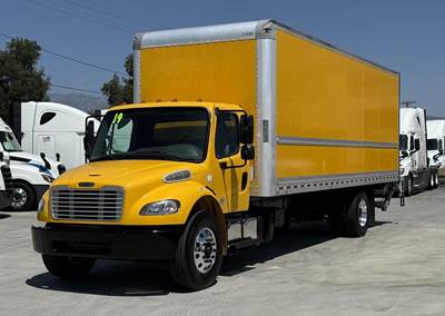 Freightliner M2 106 Box Truck - Automatic, Liftgate