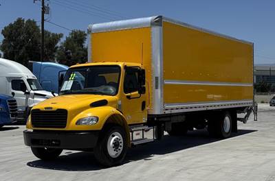 Freightliner M2 106 Box Truck - 220HP, Automatic, Roll up Door, Liftgate