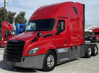 Freightliner Cascadia 126 Sleeper Semi Truck - Cummins 450HP, Automatic