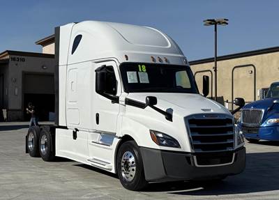 Freightliner Cascadia 126 Sleeper Semi Truck