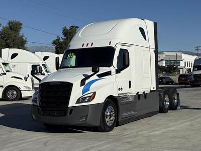 Freightliner Cascadia 126 Sleeper Semi Truck - Detroit 455HP, 12 Speed Dt12 Automatic