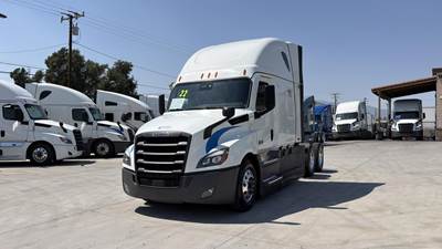 Freightliner Cascadia 126 Sleeper Semi Truck - Detroit 455HP, 12 Speed Dt12 Automatic