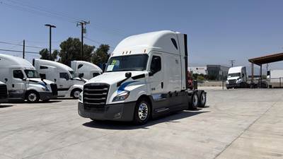 Freightliner Cascadia 126 Sleeper Semi Truck - Detroit 455HP, 12 Speed Automatic