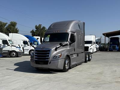 Freightliner Cascadia 126 Sleeper Semi Truck - Detroit 455HP, 12 Speed Dt12 Automatic