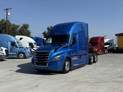 Freightliner Cascadia 126 Sleeper Semi Truck - Detroit 455HP, 12 Speed Dt12 Automatic