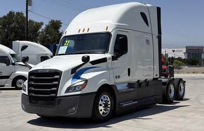Freightliner Cascadia 126 Sleeper Semi Truck - Detroit 455HP, 12 Speed Automatic