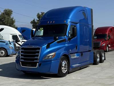 Freightliner Cascadia 126 Sleeper Semi Truck - Detroit 455HP, 12 Speed Dt12 Automatic