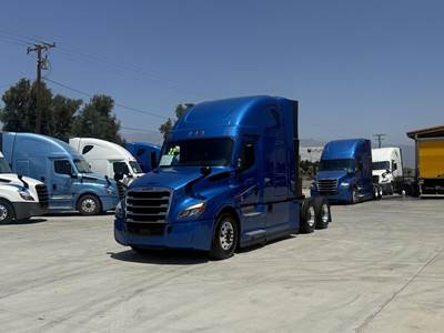 Freightliner Cascadia 126 Sleeper Semi Truck - Detroit 455HP, 12 Speed Dt12 Amt