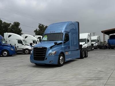 Freightliner Cascadia 126 Sleeper Semi Truck - Detroit 350HP, 12 Speed Dt12 Automatic