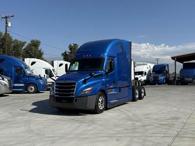 Freightliner Cascadia 126 Sleeper Semi Truck - Detroit 455HP, 12 Speed Dt12 Automatic