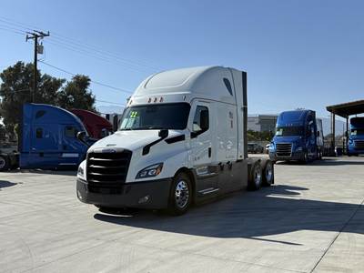 Freightliner Cascadia 126 Sleeper Semi Truck - Detroit 455HP, 12 Speed Dt12 Automatic
