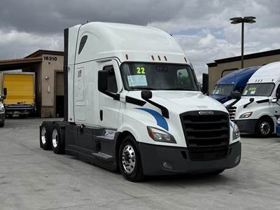 Freightliner Cascadia 126 Sleeper Semi Truck - Detroit 455HP, 12 Speed Automatic