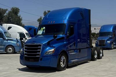 Freightliner Cascadia 126 Sleeper Semi Truck - Detroit 455HP, 12 Speed Dt12 Amt