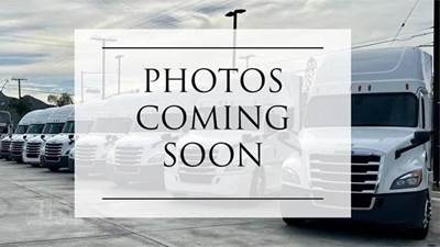 Freightliner Cascadia 126 Sleeper Semi Truck - Detroit 455HP, Automatic