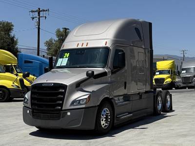 Freightliner Cascadia 126 Sleeper Semi Truck - 455HP, Automatic
