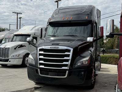 Freightliner Cascadia 126 Sleeper Semi Truck - 455HP, Automatic