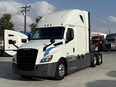 Freightliner Cascadia 126 Sleeper Semi Truck - Raised Roof Sleeper, Detroit 455HP, Automatic