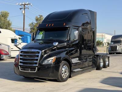 Freightliner Cascadia 126 Sleeper Semi Truck - 455HP, Automatic