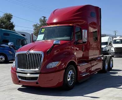 International LT Sleeper Semi Truck - Raised Roof Sleeper, Cummins 450HP, Automatic