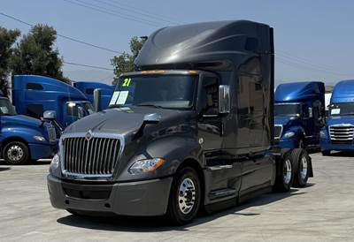 International LT Sleeper Semi Truck - Raised Roof Sleeper, Cummins 450HP, Automatic