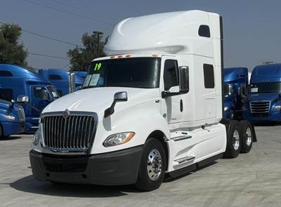 International LT Sleeper Semi Truck - Raised Roof Sleeper, Cummins 450HP, Automatic