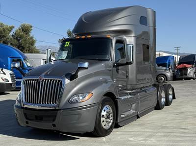 International LT Sleeper Semi Truck - Raised Roof Sleeper, Cummins 450HP, Automatic