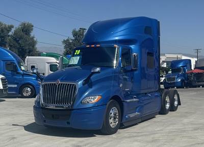 International LT Sleeper Semi Truck - Raised Roof Sleeper, Cummins 450HP, Automatic