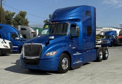 International LT Sleeper Semi Truck - Raised Roof Sleeper, Cummins 450HP, Automatic