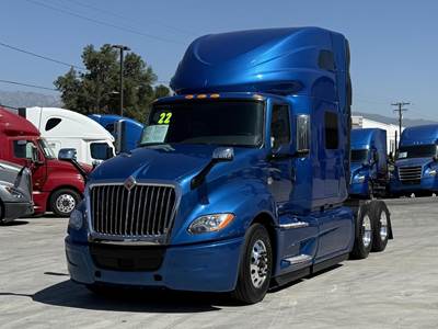 International LT Sleeper Semi Truck - Raised Roof Sleeper, Cummins 450HP, Automatic