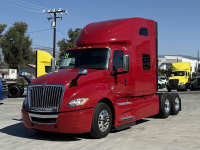 International LT Sleeper Semi Truck - Raised Roof Sleeper, Cummins 450HP, Automatic