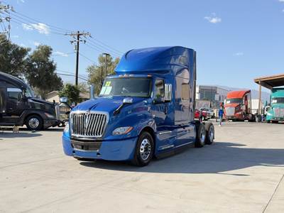 International LT Sleeper Semi Truck - Raised Roof Sleeper, Cummins 450HP, Automatic