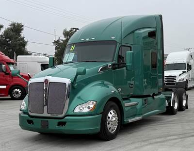 Kenworth T680 Sleeper Semi Truck - Cummins 450HP, 12 Speed Automatic