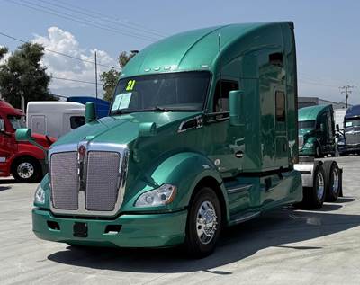 Kenworth T680 Sleeper Semi Truck - Cummins 450HP, 12 Speed Automatic
