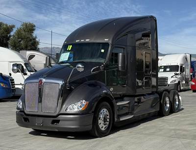 Kenworth T680 Sleeper Semi Truck - Cummins 450HP, Automatic
