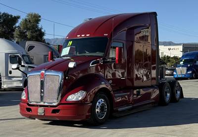 Kenworth T680 Sleeper Semi Truck - Cummins 450HP, Automatic