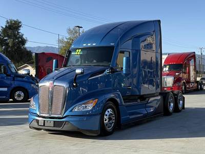 Kenworth T680 Sleeper Semi Truck - Cummins 450HP, Automatic