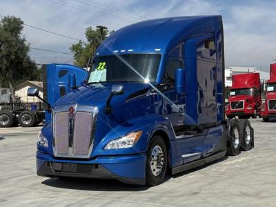 Kenworth T680 Sleeper Semi Truck - Cummins 450HP, 12 Speed Automatic