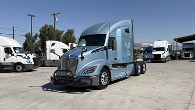 Kenworth T680 Sleeper Semi Truck - Cummins 400HP, 12 Speed Automatic