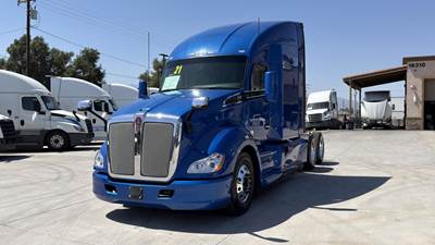 Kenworth T680 Sleeper Semi Truck - Cummins 450HP, 12 Speed Automatic