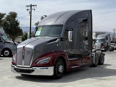 Kenworth T680 Sleeper Semi Truck - Cummins 450HP, Automatic
